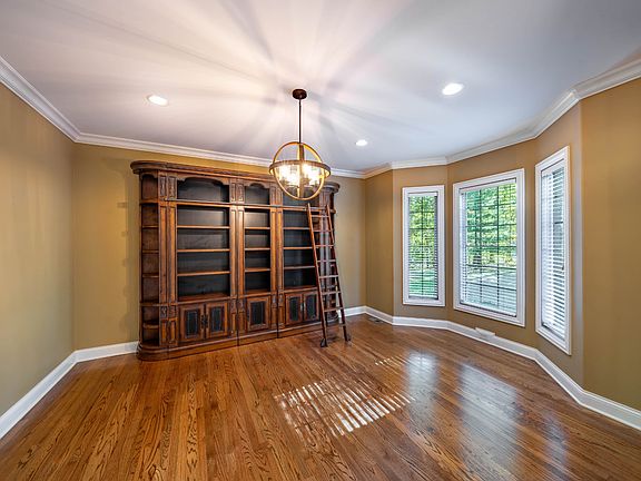 5th image of 1028 Fairways Dr