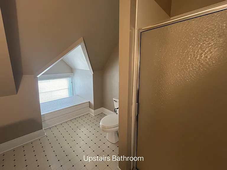 1112 E Walnut St #2 — Photo 32