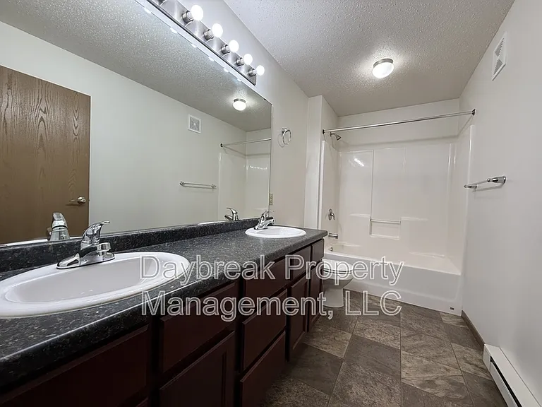 331 16th St S #9 — Photo 8