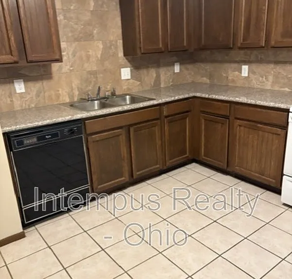 3805 Indian Run Dr #8 — Photo 3