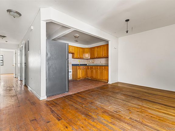 4th image of 18 Kane Place