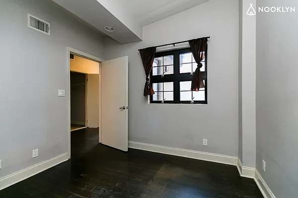 Rented by Nooklyn NYC LLC | media 18