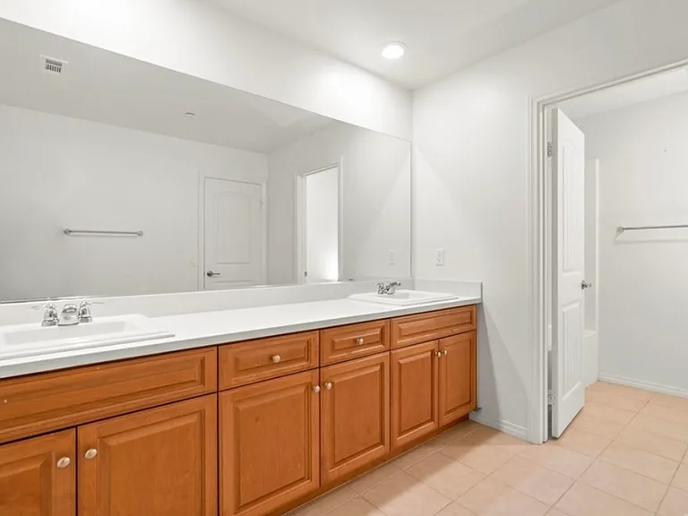 14925 Shoreham St #B — Photo 3
