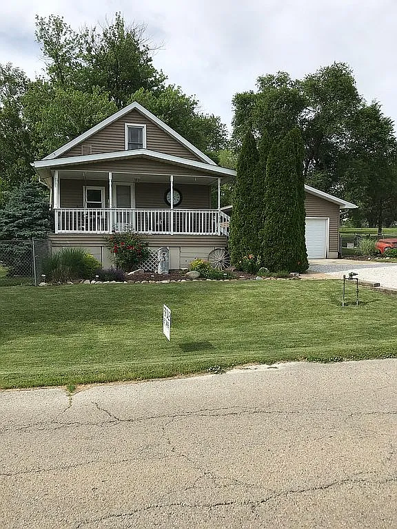 103 Florence Ave photo 1
