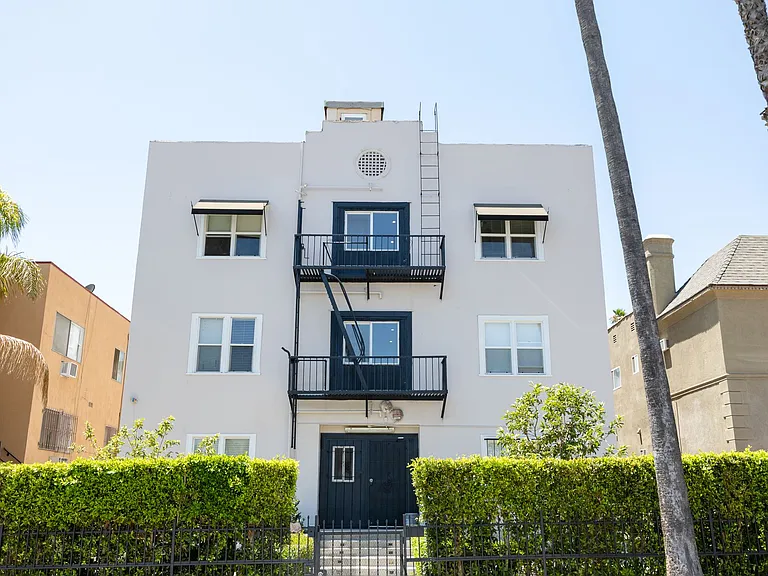 South Kenmore Apartments — Photo 13