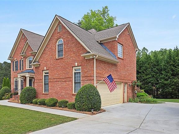 2nd image of 310 Peacock Dr NW