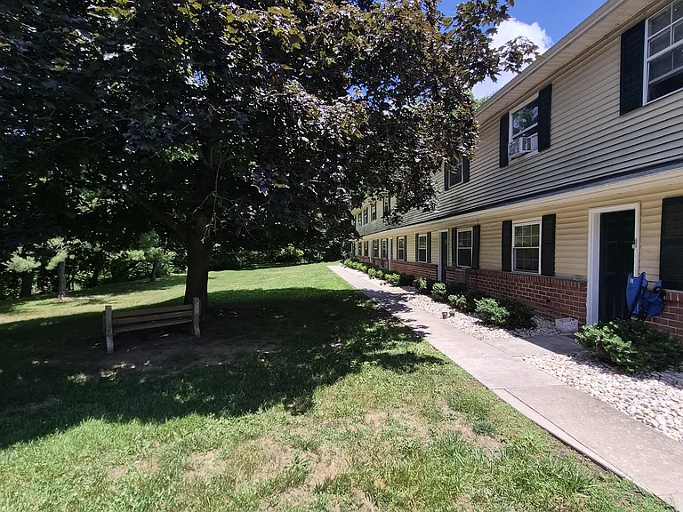 955 Campus Rd #206 — Photo 2