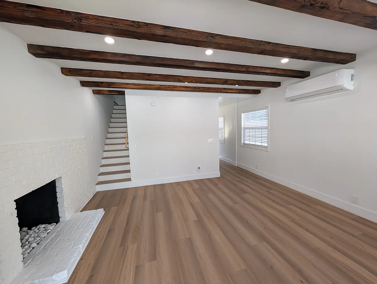 Building Photo - 419 W Riverside Dr #B