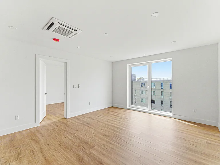 1035 Commonwealth Ave — Photo 42