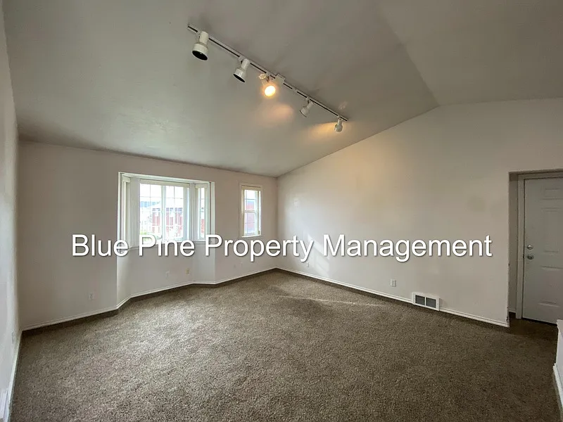 2 bed, 1.0 bath, 1000 sqft, $1,100 — Photo 4