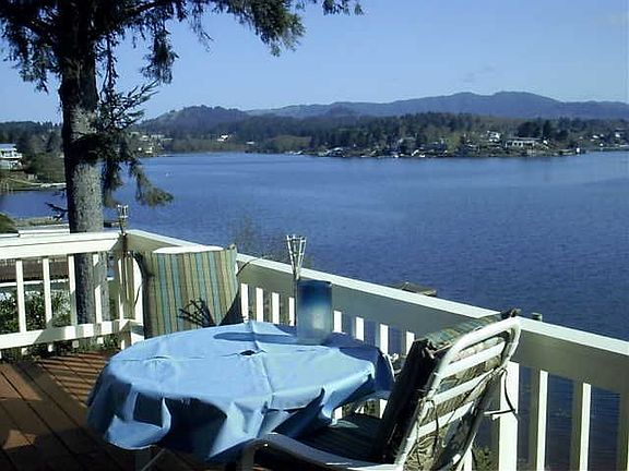 Lakefront Dining on Deck