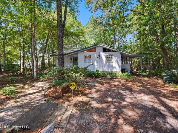 9204 Live Oak Ave, Ocean Springs, MS 39564