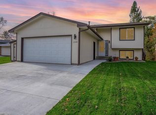 2348 Carlsbad Plz, Woodbury, MN 55125