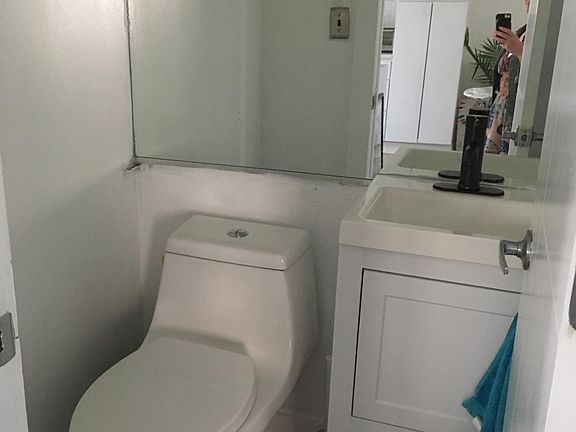 2nd image of 518 Travis Ave