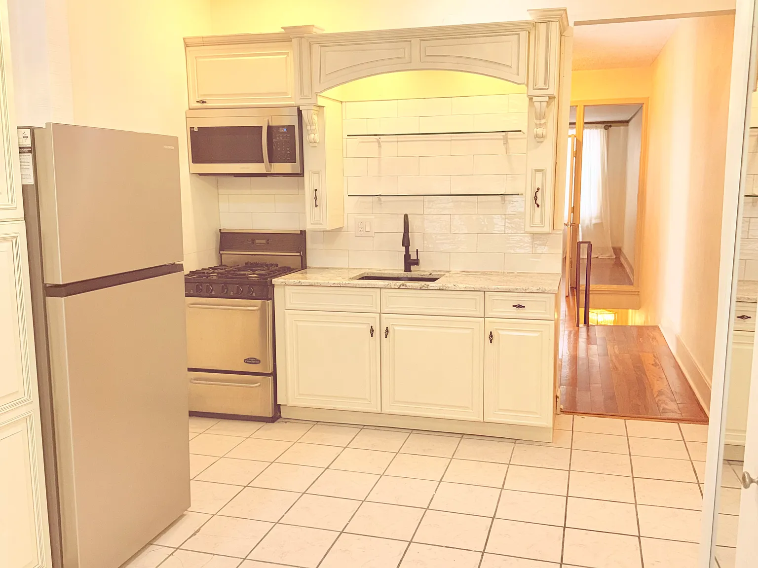 1 bed, $1,000 — Photo 2