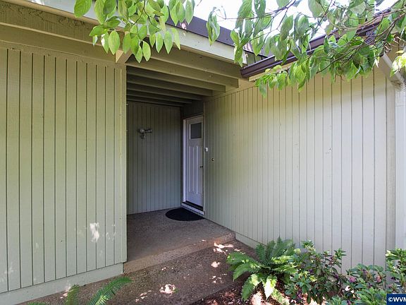 4th image of 1183 Karen Way NW
