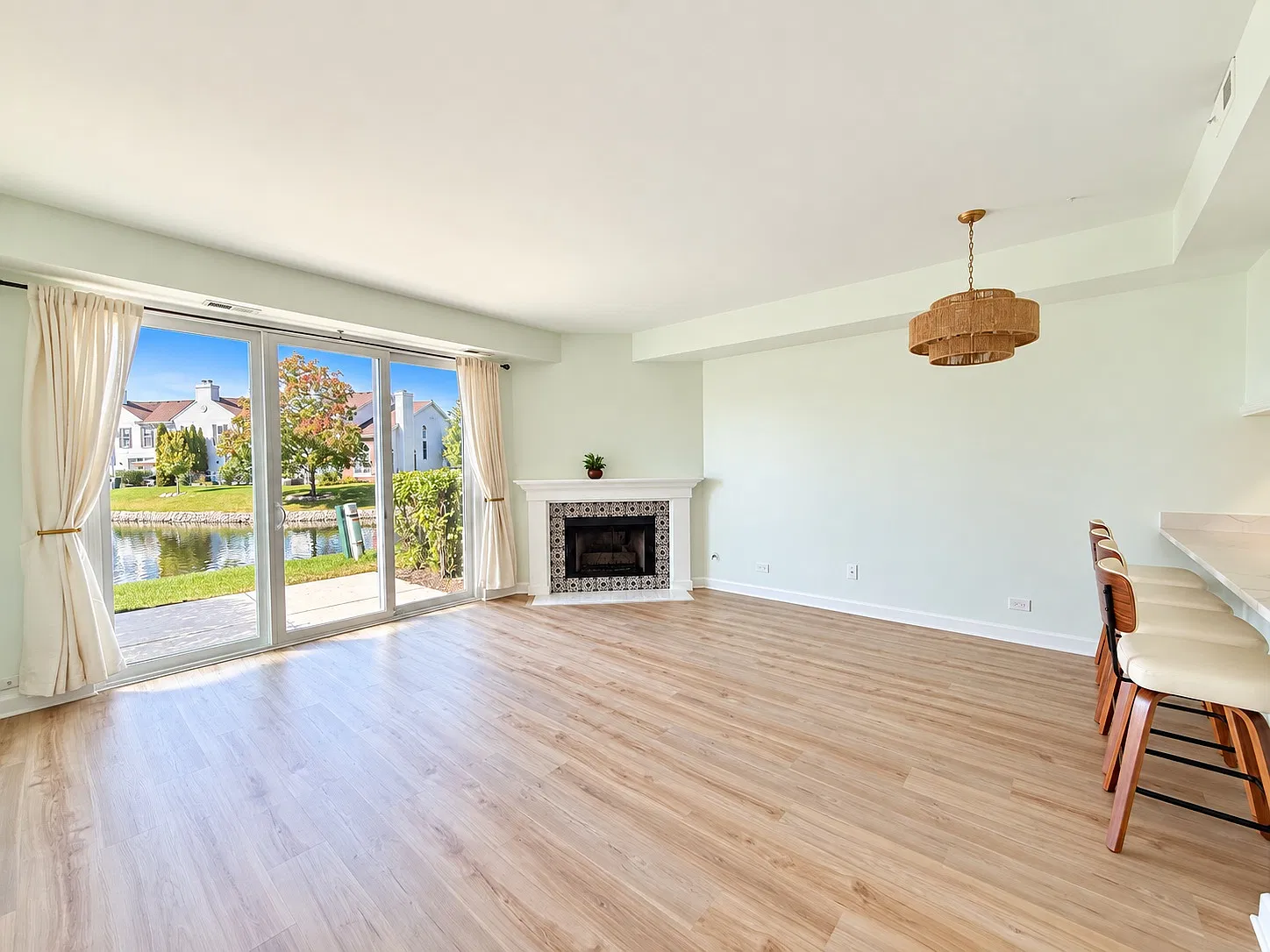 2 bed, 2.5 bath, 1086 sqft, $2,500 — Photo 4