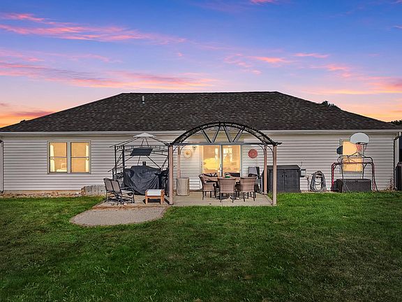 2nd image of 306 Sunstar Cir