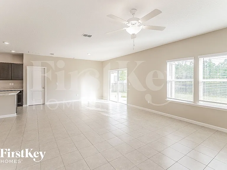 5689 Kellar Cir — Photo 3