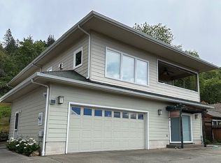 1645 NE Terrace Dr, Grants Pass, OR 97526