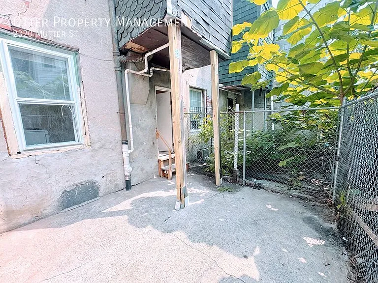 2320 Mutter St — Photo 25