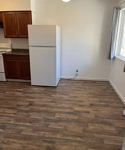 1223 N Dysart Rd #2 — Photo 10