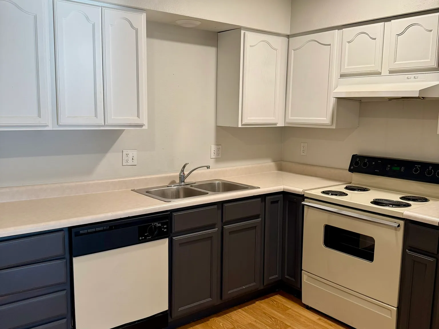 4 bed, 100 sqft, $2,373 — Photo 4