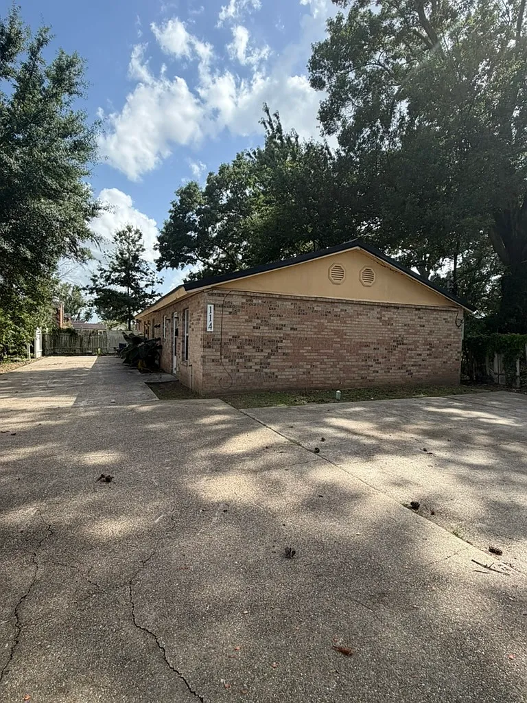 114 Webb Street - B — Photo 1