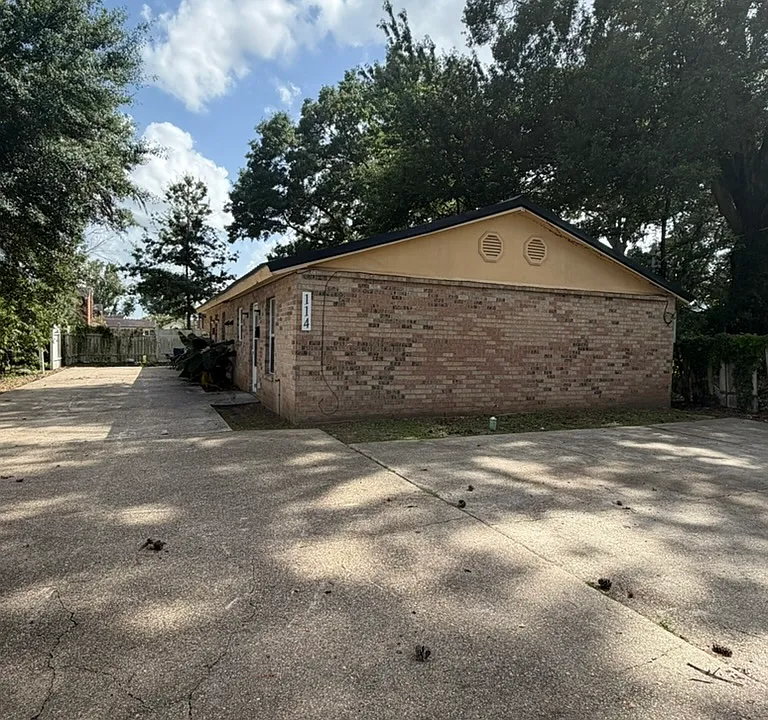 114 Webb St