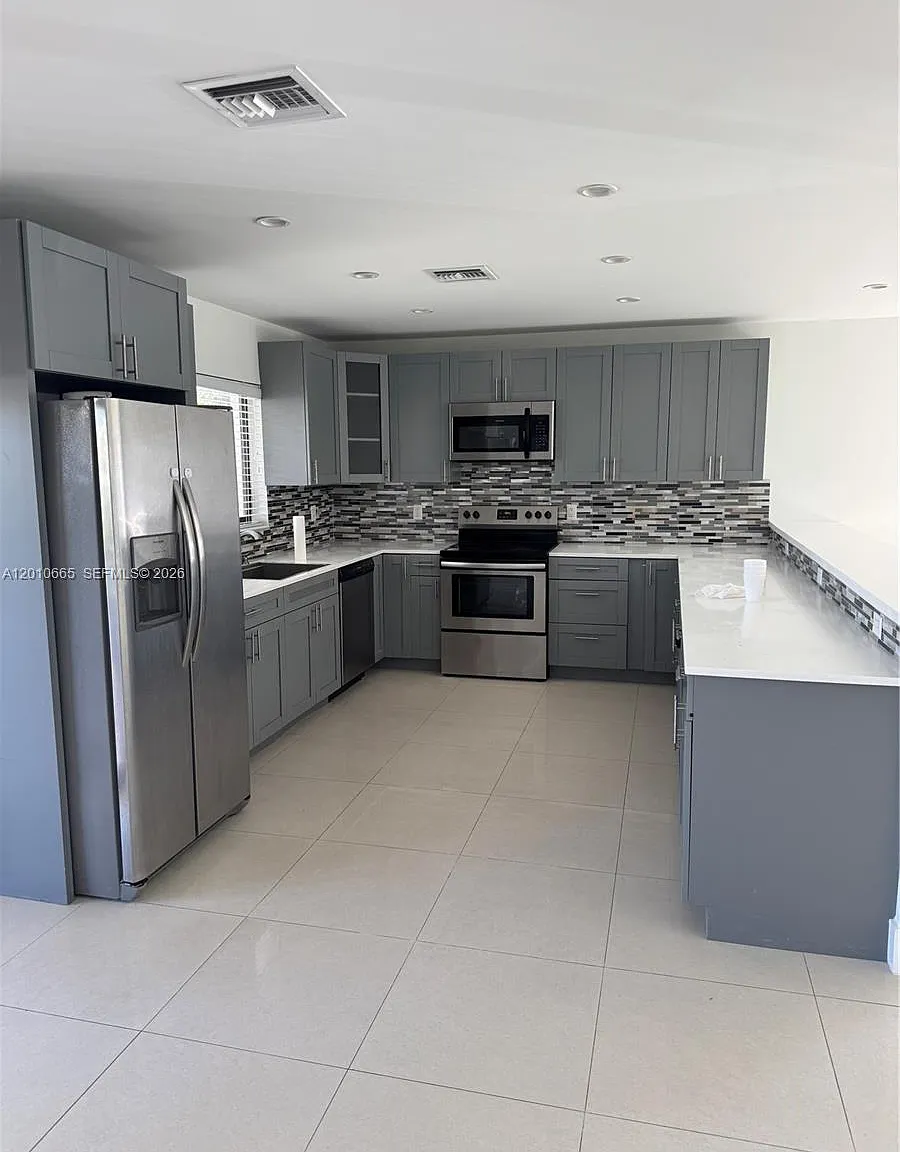 3252 Sw 132nd Ave Miami, Fl 33175 — Photo 3