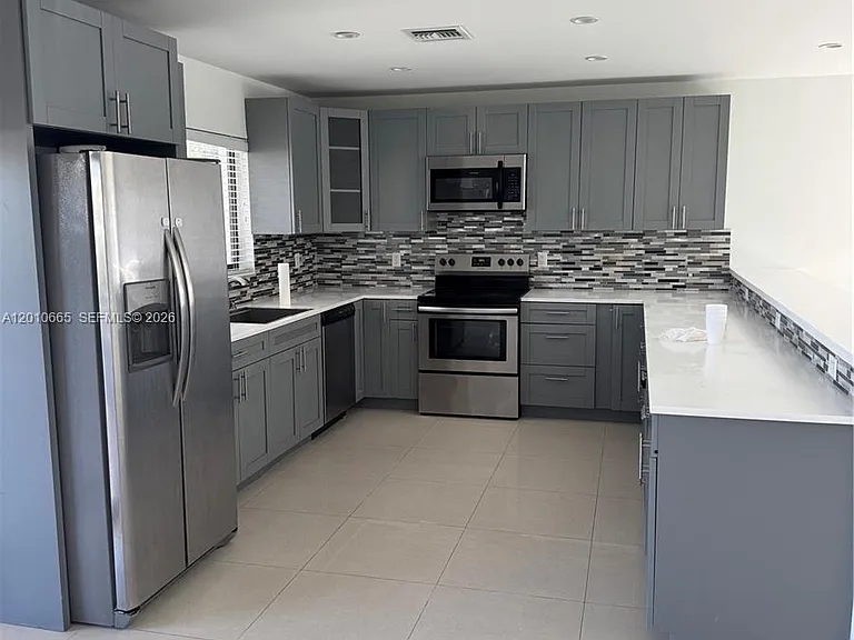 3155 SW 132nd Ave — Photo 4