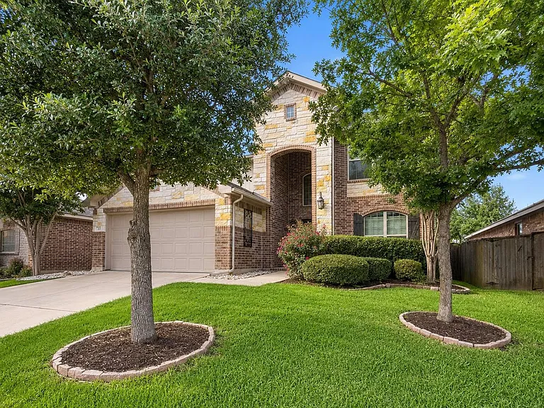 313 Briar Park Dr — Photo 3