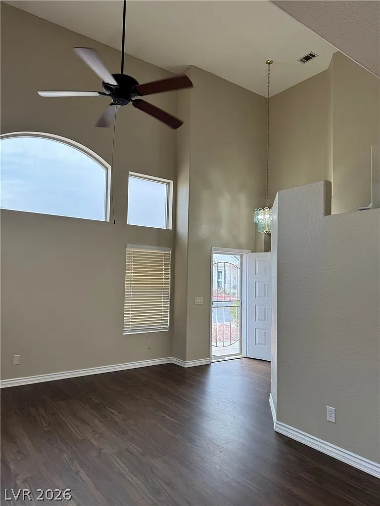 3 bed, 3.0 bath, 1573 sqft, $1,895 — Photo 3