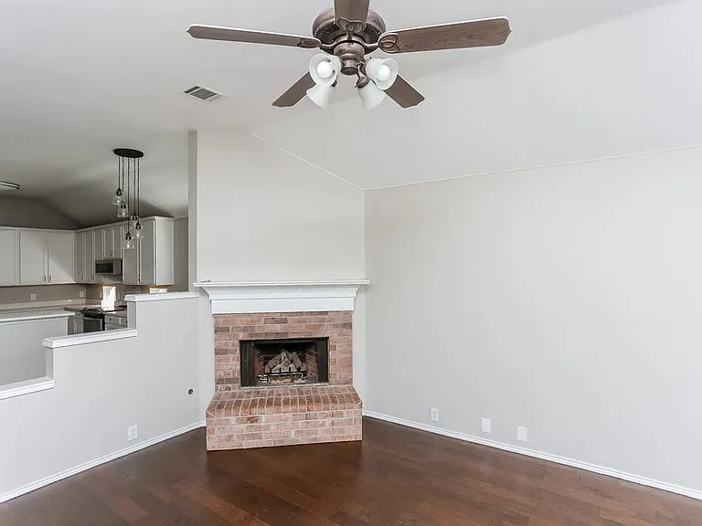 10201 Jessica St — Photo 4