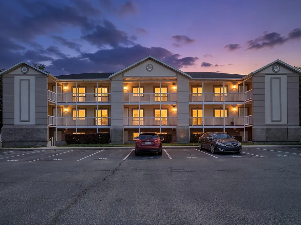 1208 W 160 N