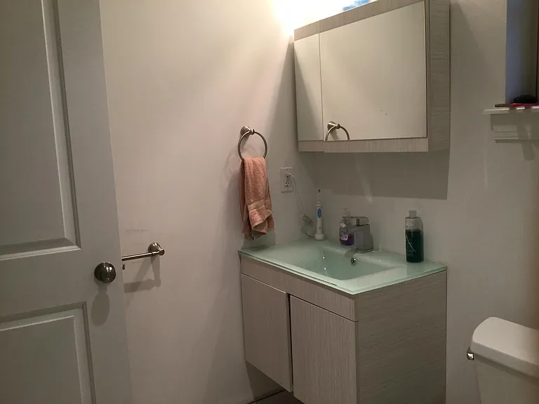 2418A Catharine St — Photo 13