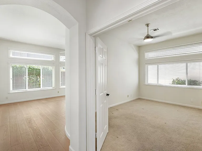 4 Mandalay Ct — Photo 20