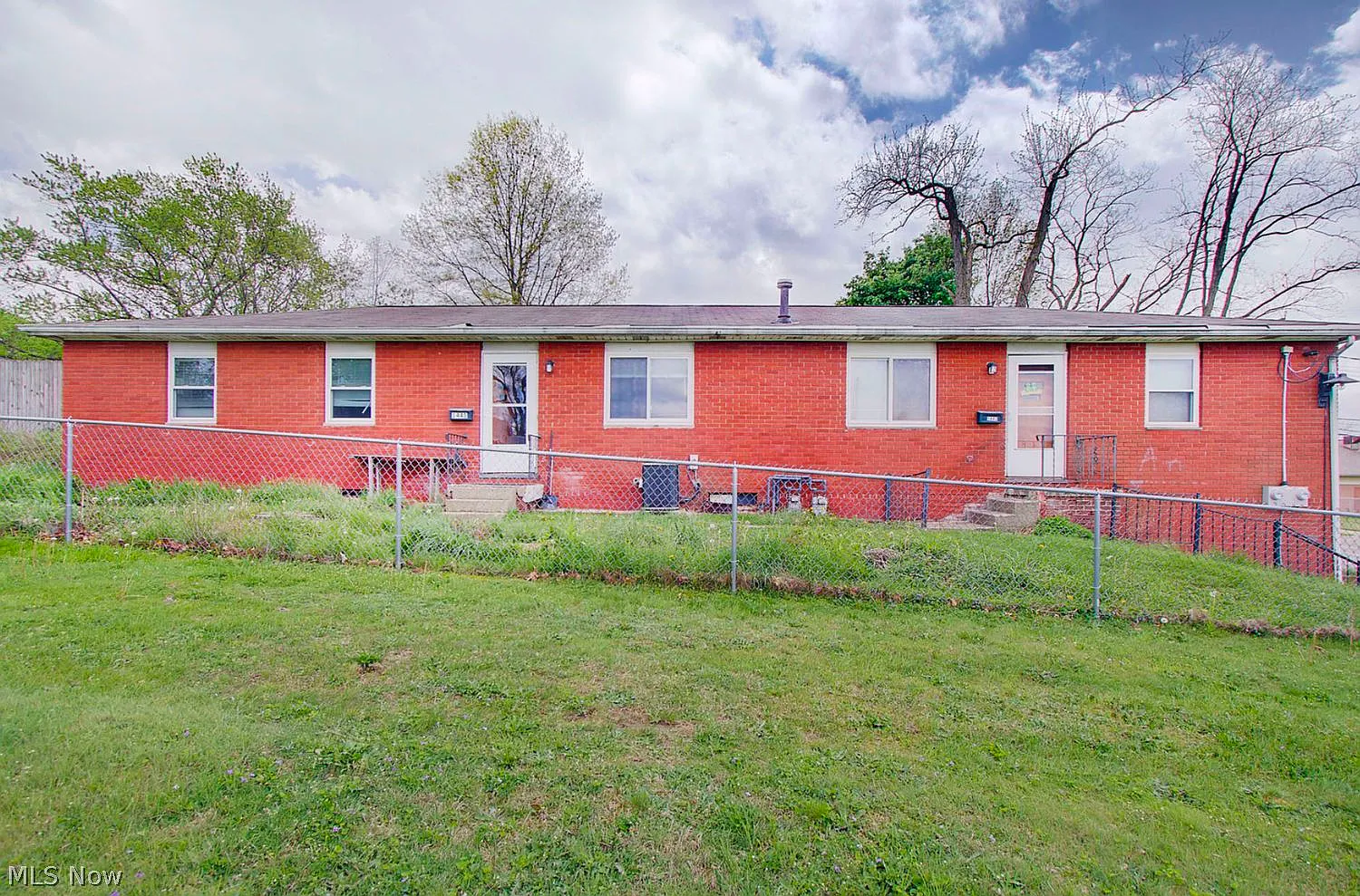 3 bed, 1.0 bath, $1,300 — Photo 1