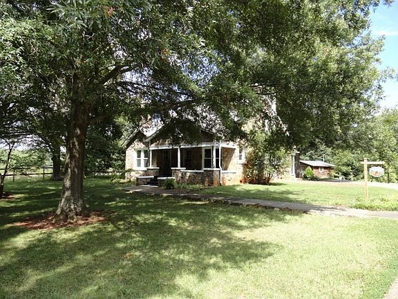 1.679 Sq Ft & 6.93 Acres