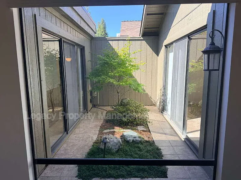 255 Munroe St — Photo 9