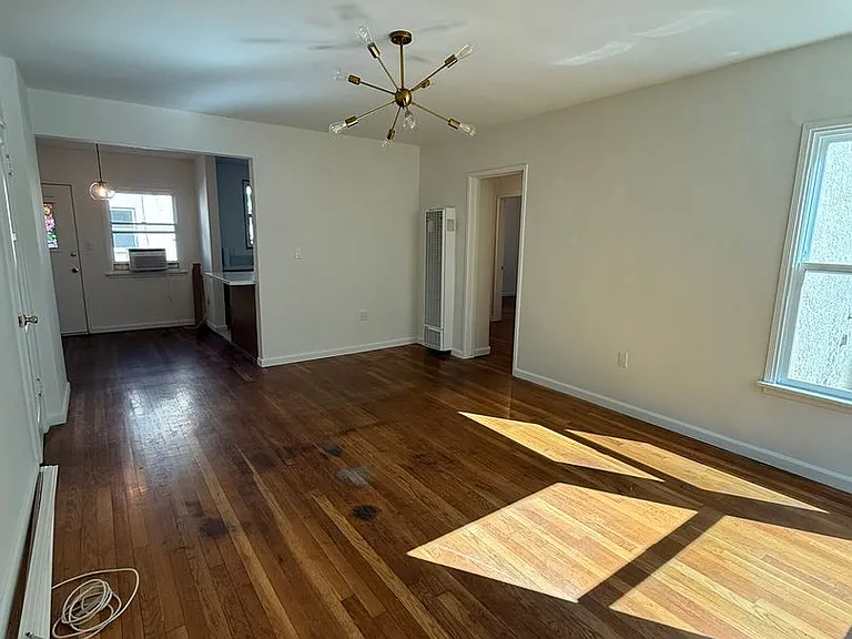 4131 W Toluca Lake Ave — Photo 11
