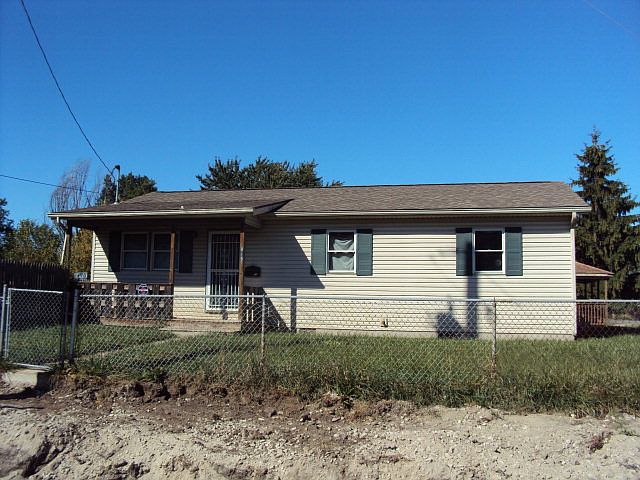 1st image of 915 Bennett St