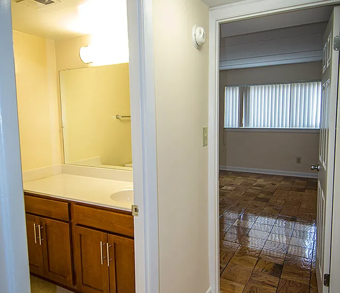 Ashley Apartments — Photo 55