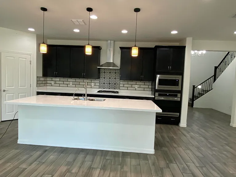 2119 W Betty Elyse Ln — Photo 5