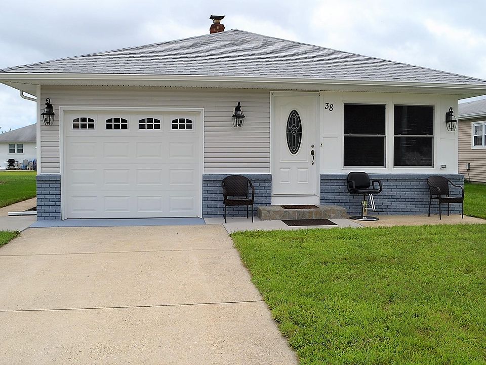 1st image of 38 Port Royal Dr