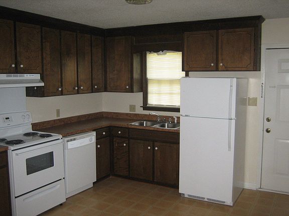 5th image of 204 Benton St