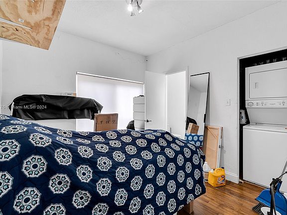 4th image of 8335 NE Crespi Blvd #1