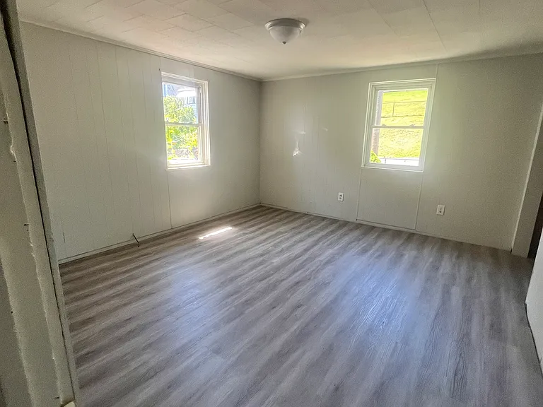 404 Lowell St — Photo 7