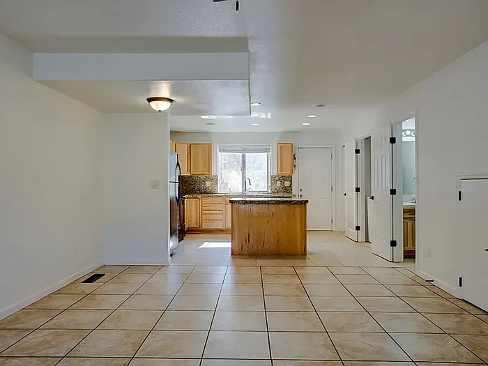 2 bed, 2.5 bath, 1123 sqft, $1,850 — Photo 4