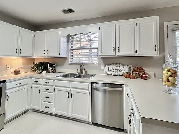 Light and bright kitchen with almost new appliances. New paint cabinet fresh and lots of counter space and a pantry. Eat in kitchen